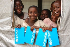RRM/ Solidarit´s: distribution de 180 kits scolaires d?urgence pour l?´cole de Charamba qui a ´t´ construite avec le soutient de l UNICEF pour accueil les enfants d´plac´s des villages environnants.