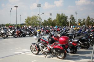 Prawie dwa i pół tysiąca motocykli! Jubileusz w błyszczącym stylu, ale… [FOTO]