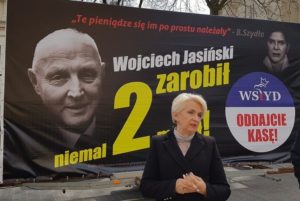 Elżbieta Gapińska: Miał być umiar, jest arogancja. ‘Konwój wstydu’ ruszył w Polskę [FOTO]