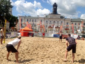 Amatorskie Mistrzostwa Płocka w siatkówce plażowej. Pokibicujemy?