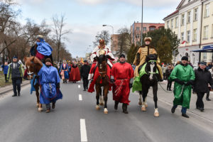 Orszak Trzech Króli przeszedł ulicami Płocka. Tłumy wiernych na uroczystości [FOTO]