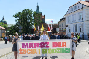 Marsz dla Życia i Rodziny przeszedł ulicami Płocka. Wierni uczcili 40-lecie wizyty Jana Pawła II [FOTO]
