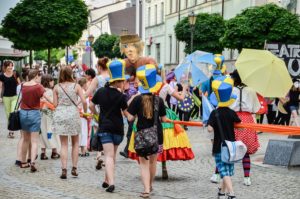 Młodzi aktorzy przejdą w barwnym korowodzie ulicami Płocka. Ruszyła XXX edycja Hecy