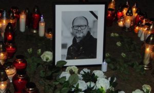 Śmierć, która wstrząsnęła Polską. Płocczanie zapalą światełka i ułożą serce dla Pawła Adamowicza