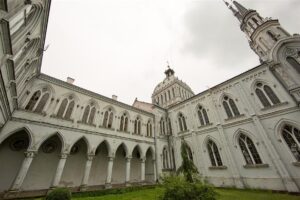 Tajemnice katedry mariawitów w Płocku. Co kryją historyczne mury? Odkrycie płockich fotografów [FOTO]