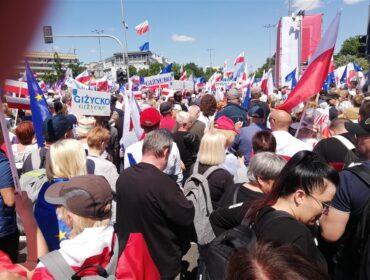 Byliśmy na Marszu 4 czerwca w Warszawie. Ogromna frekwencja. Przebijały się dwa hasła… [FILM] [FOTO]