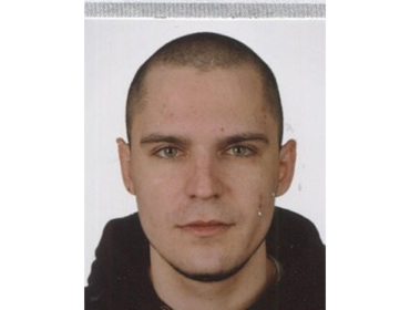 Zaginął 28-letni Kamil. Mężczyzna wsiadł w Płocku do “taksówki” i miał dotrzeć na lotnisko