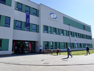 Centrum Onkologii w Płocku powstało dzięki samorządowi województwa. “Jedni marnotrawili, inni budowali” [FOTO]