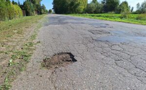 Wkrótce znikną dziury z tych dwóch dróg. Mieszkańcy gminy Radzanowo mogą być zadowoleni