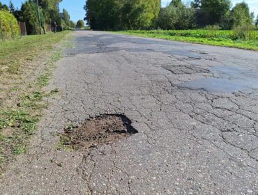 Wkrótce znikną dziury z tych dwóch dróg. Mieszkańcy gminy Radzanowo mogą być zadowoleni
