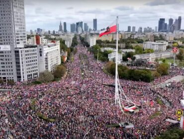 Niesamowite tłumy na Marszu Miliona Serc. Nie zabrakło płocczan. Tysiące antyrządowych haseł [FOTO]