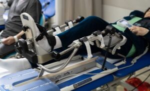 Nowoczesny sprzęt medyczny w Szpitalu Św. Trójcy w Płocku. Roboty wspierają pracę rehabilitantów [FOTO]