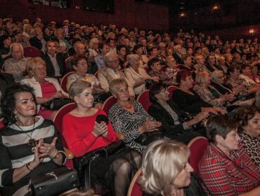 Wyjątkowe osoby na widowni i na scenie płockiego Teatru Dramatycznego. Połączyły je dwa ważne wydarzenia… [FOTO]