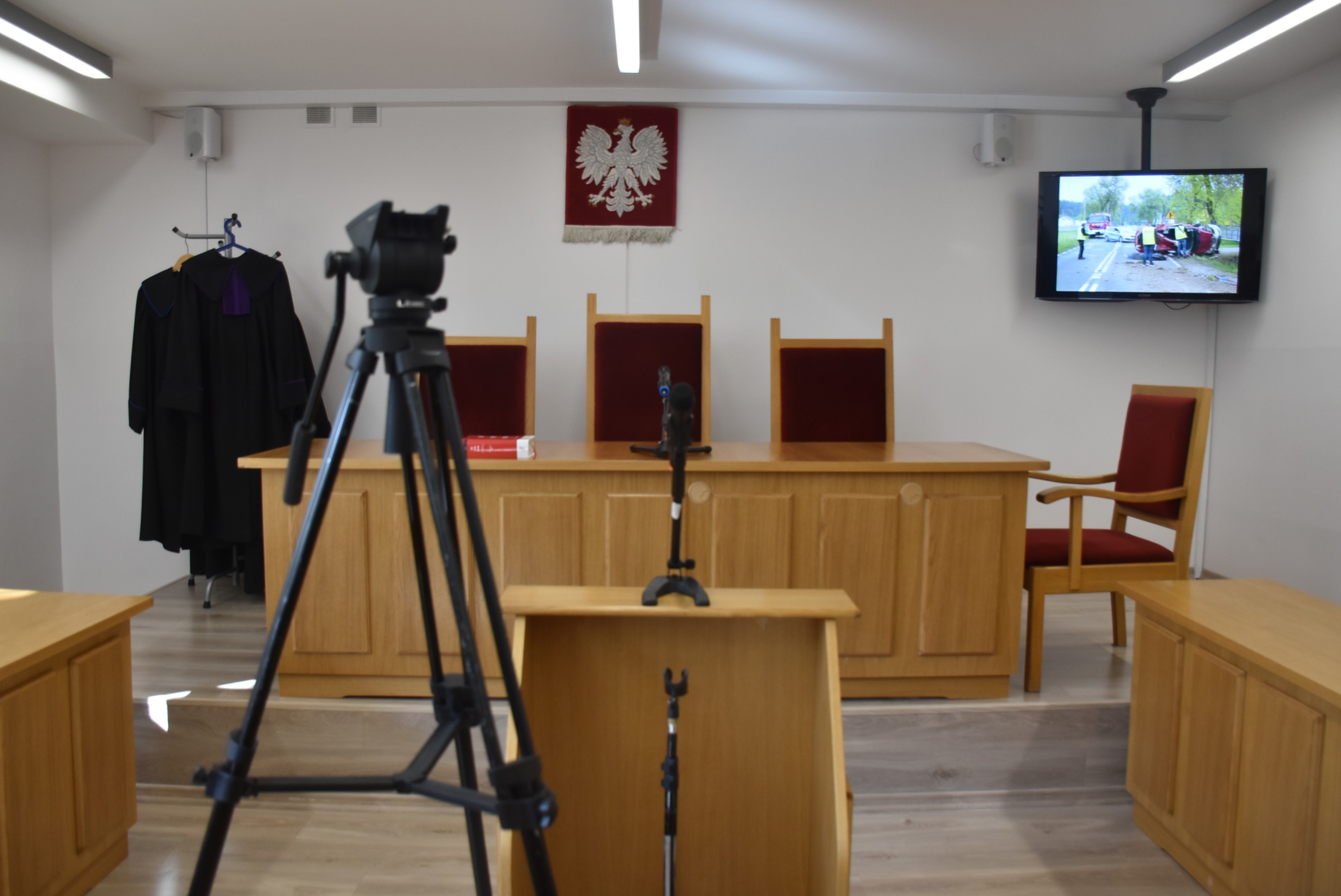 Akademia Mazowiecka zyskała nowy sprzęt i udostępni studentom… salę rozpraw