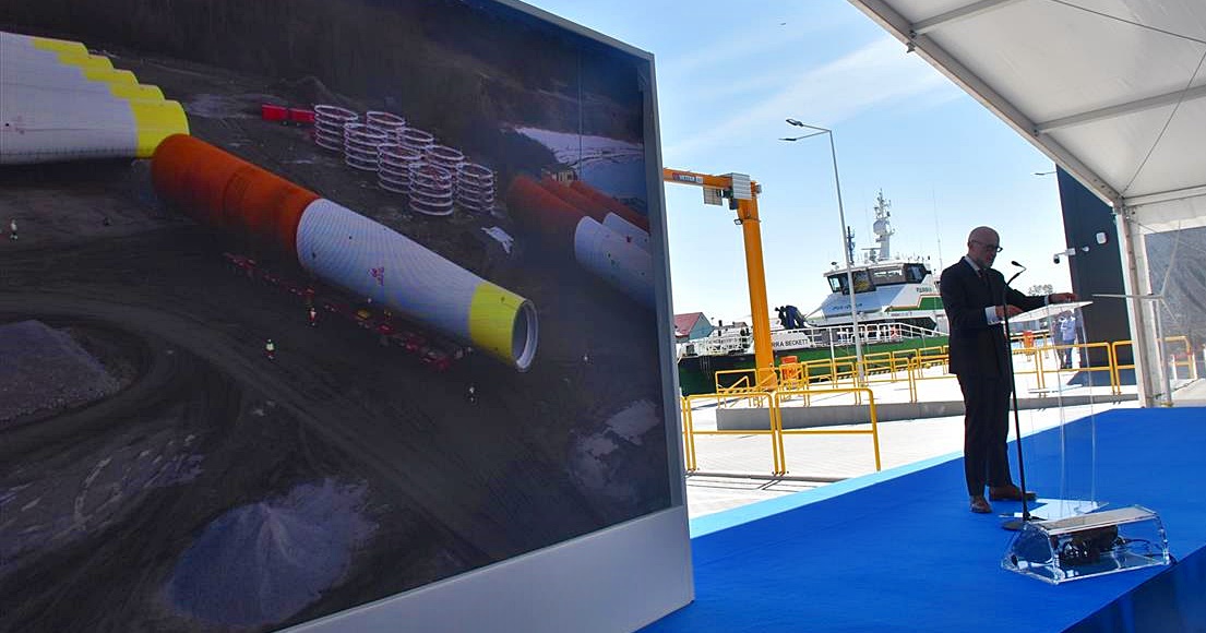 Milowy krok w polskiej energetyce. Niebawem wiatraki budowane na Morzu Bałtyckim dostarczą tani prąd. Jest już baza operacyjno-serwisowa [FOTO]