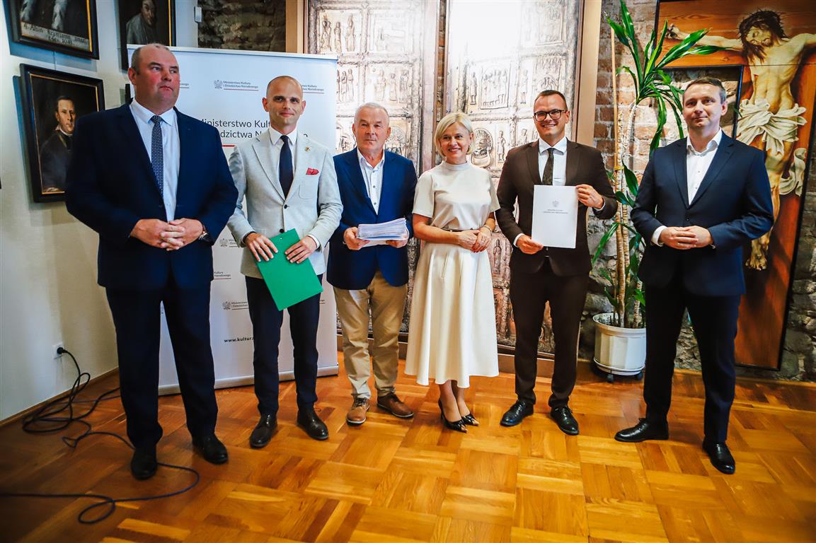 Historyczne obiekty z Płocka i powiatu płockiego z ministerialnym wsparciem. Które zabytki i na co przeznaczą otrzymane środki?