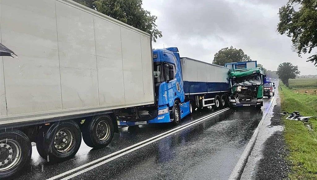 Zderzenie trzech tirów w Płocku. Droga całkowicie zablokowana! Rekomendowane objazdy