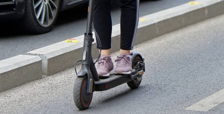 Groźny wypadek 10-latka na płockim skateparku. Dziecko przewróciło się na hulajnodze