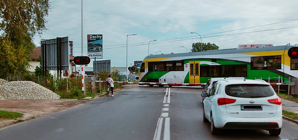 Przejazd kolejowy na ul. Bielskiej w Płocku będzie NIEPRZEJEZDNY! PKP zapowiada, iż tylko przez weekend, ale…
