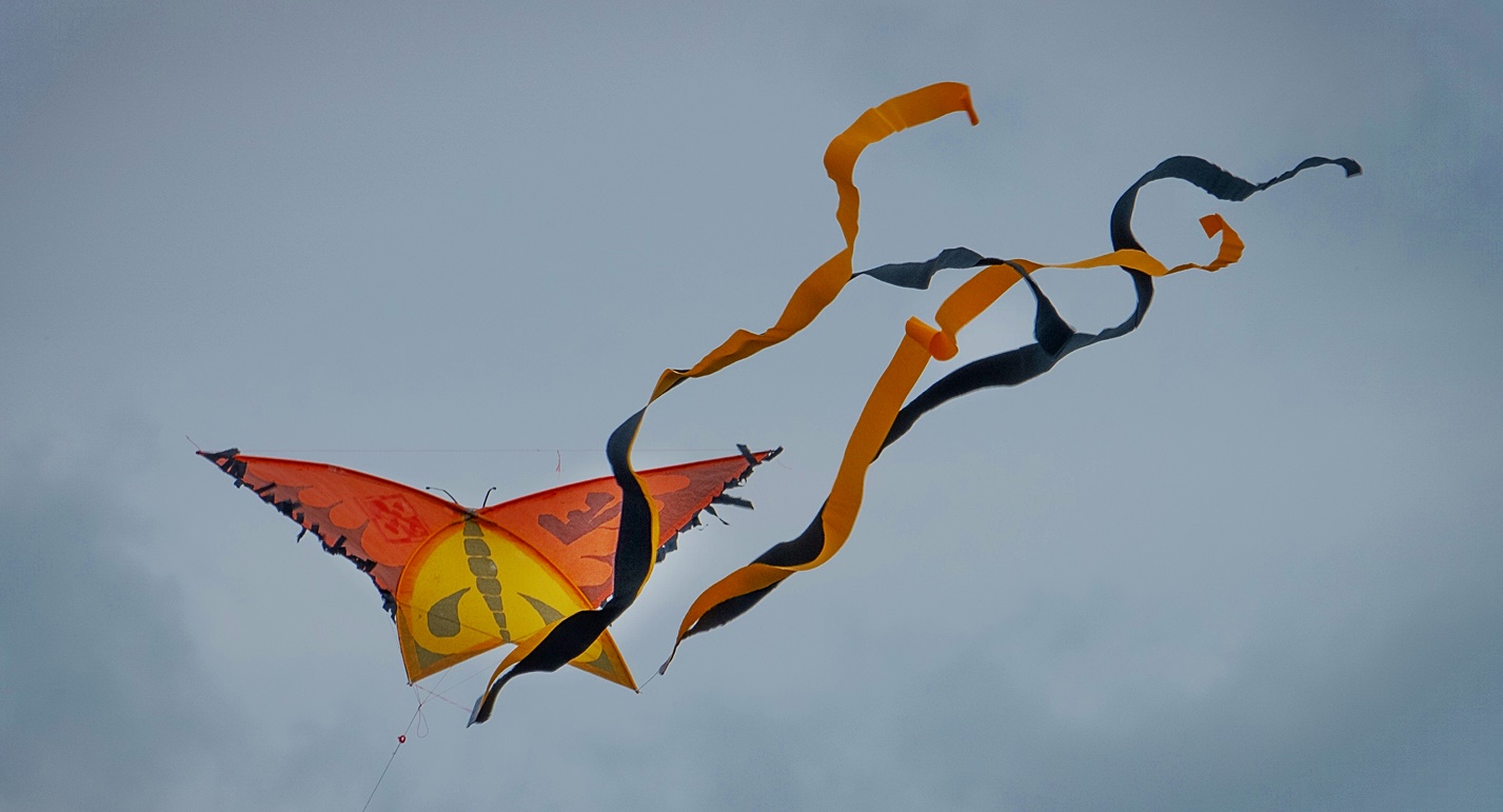 Niebo nad płockim lotniskiem przejmą… latawce! Zbliża się barwne i wesołe święto…