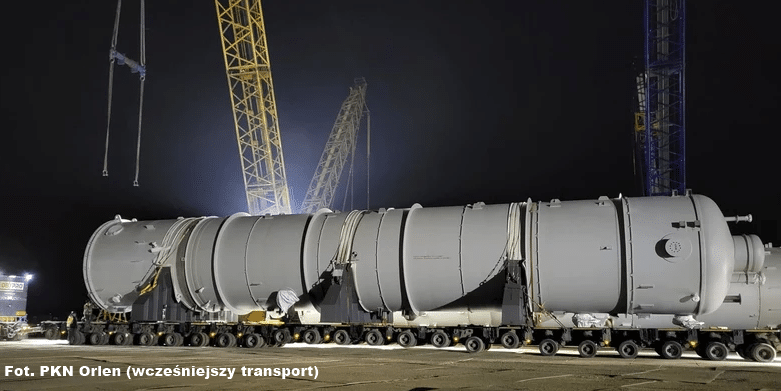 Ogromne zbiorniki przejadą ulicami Płocka. Z nabrzeża Wisły wprost do Orlenu. Którymi ulicami?