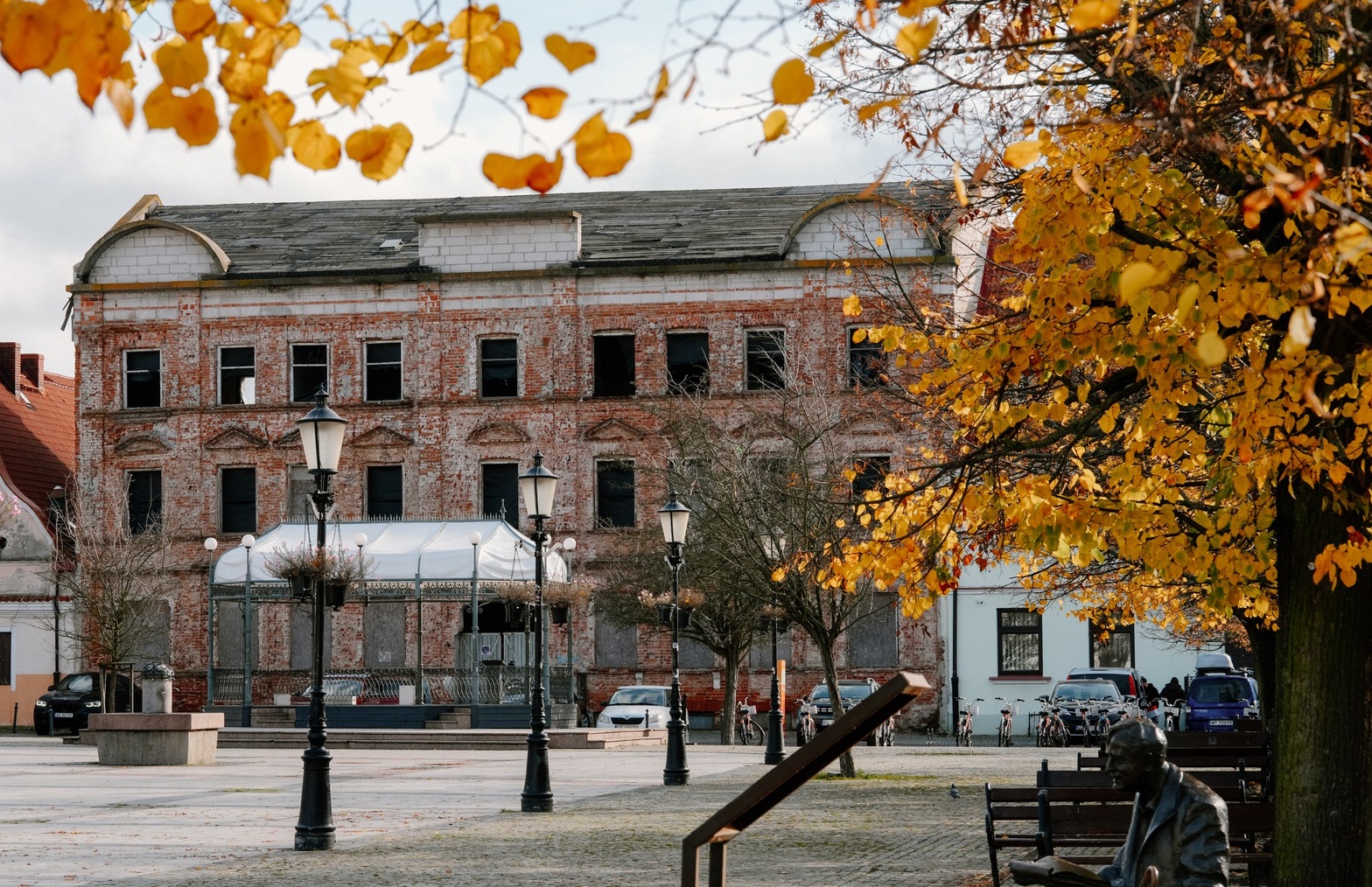 Nie do uwierzenia, a jednak. Kamienica, która straszy swoim wyglądem na Starym Rynku w Płocku doczeka się remontu!