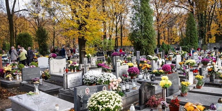 Zmiana godzin otwarcia Cmentarza Komunalnego w Płocku. Jest też inny, istotny temat…