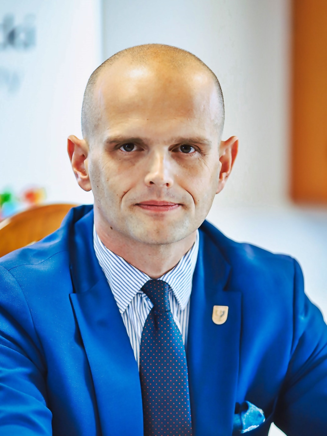 W każdym zakątku powiatu płockiego powstają nowe drogi i ścieżki rowerowe. Tym razem podpisano aż siedem umów