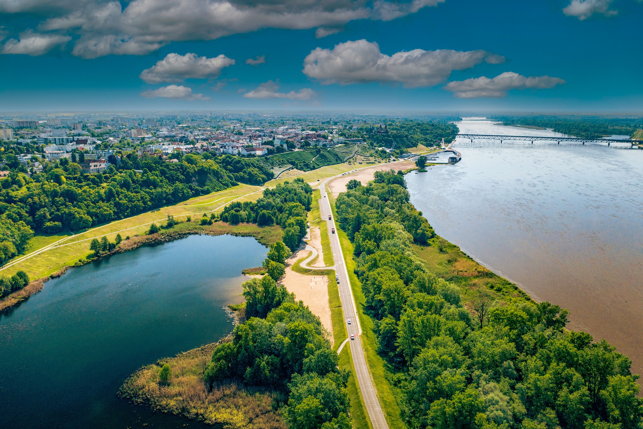 Trasa przy zalewie Sobótka w Płocku będzie oświetlona. Ku euforii mieszkańców i turystów