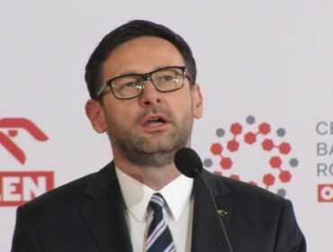 Obajtek wezwany do Prokuratury. Kaczyński nawołuje do protestu. Orlen przypomina o „epidemii dystrybutorów” i miliardach złotych
