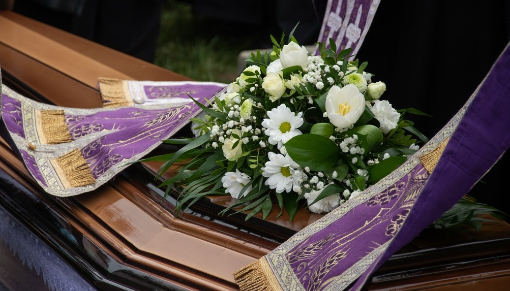 Zmiany w kwocie zasiłku pogrzebowego. Znacznie wzrośnie. Komu ZUS wypłaci świadczenie?