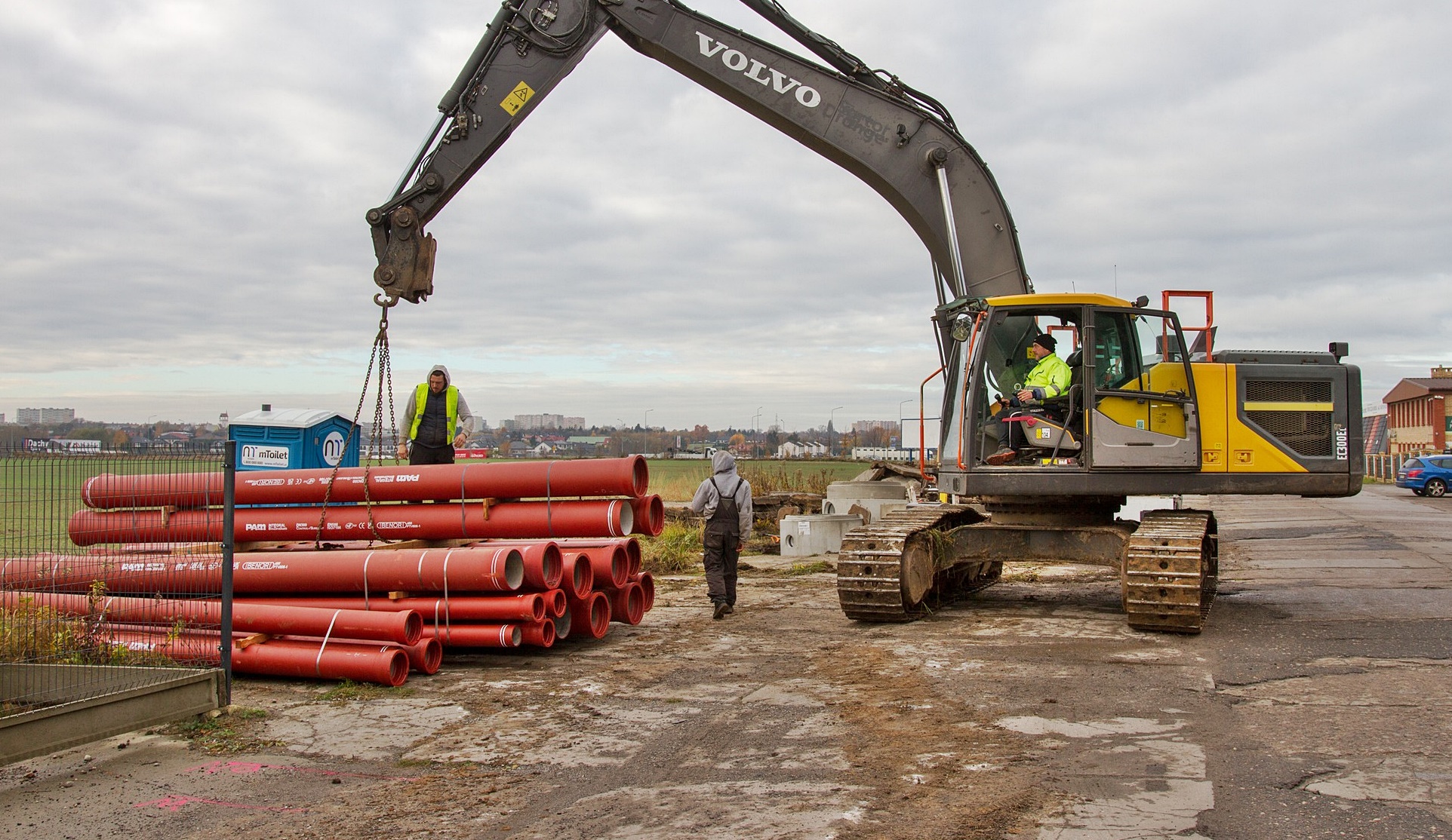 Utrudnienia w ruchu na ul. Boryszewskiej w Płocku. Autobusy KM też jeżdżą objazdem. Efekt końcowy prac zapowiada się jednak imponująco [FOTO]