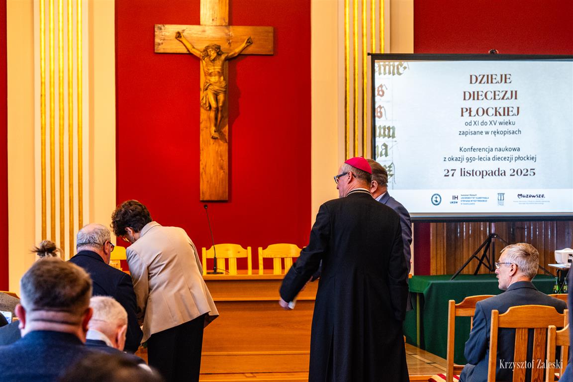 Początki Kościoła płockiego zapisane w najcenniejszych księgach i rękopisach. Wyjątkowa konferencja w Płocku [FOTO]