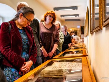 Początki Kościoła płockiego zapisane w najcenniejszych księgach i rękopisach. Wyjątkowa konferencja w Płocku [FOTO]