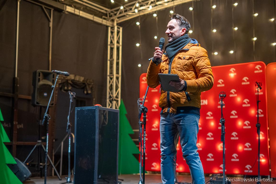 Istne tłumy pod płockimi sądami. Inauguracja 9. edycji Płockich Ogrodów Światła. Szukajcie siebie na zdjęciach…