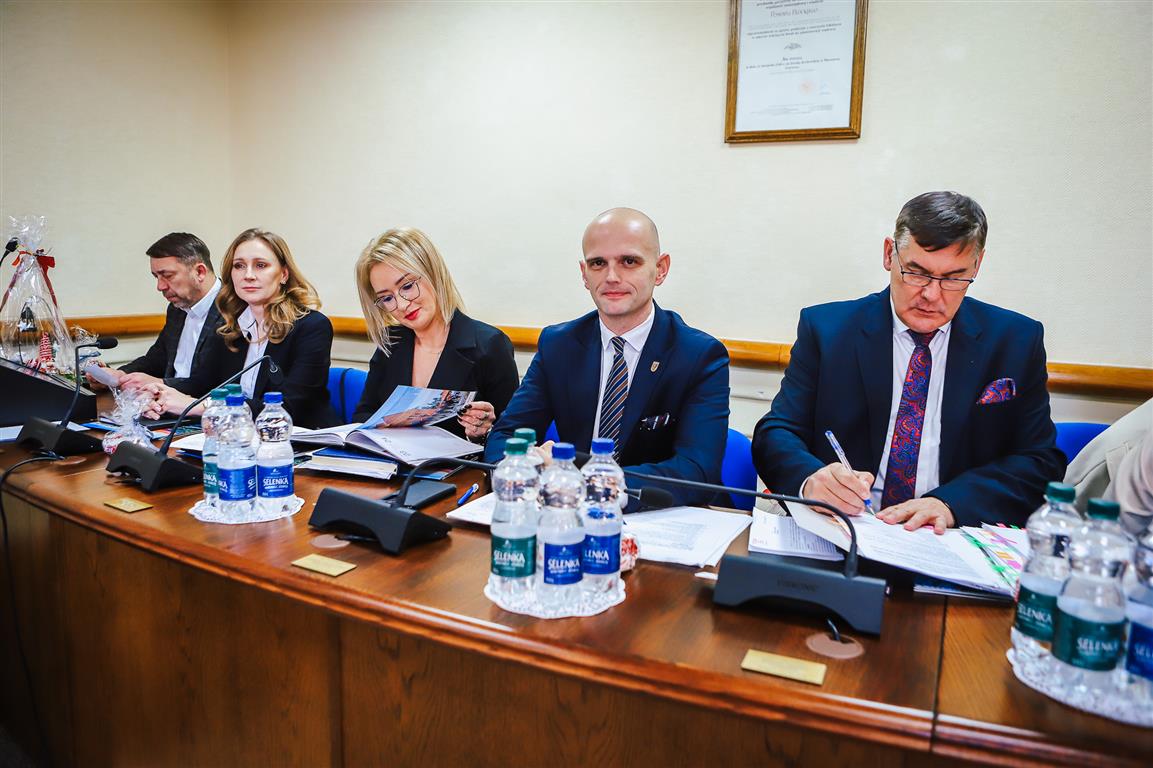 Ponad 340 mln zł! Historycznie wysoki budżet powiatu płockiego. Ogromna kwota środków na inwestycje [FOTO]