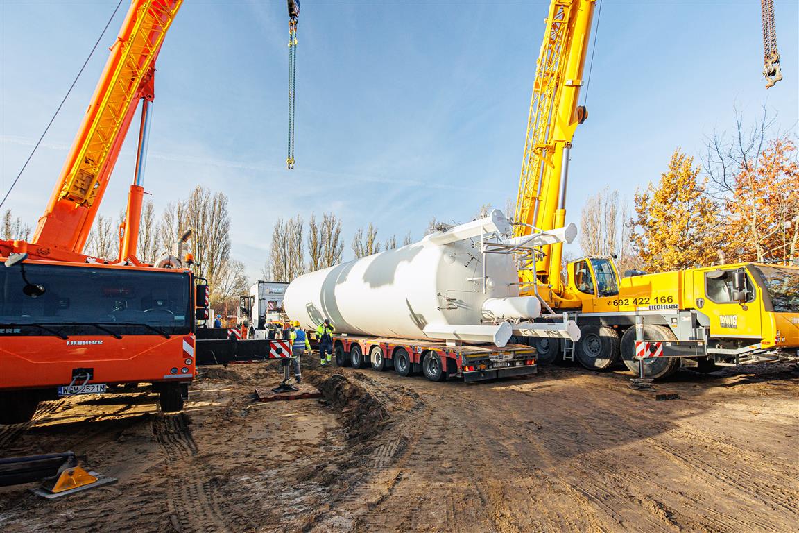 Pierwsza taka budowa w Płocku i w… Polsce. Chodzi o sieć stacji Orlen i tankowanie bioLNG [FOTO]
