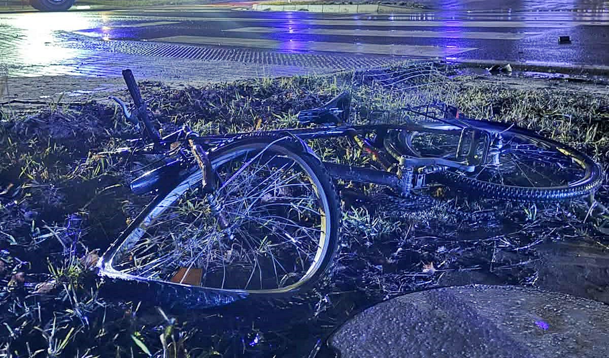 Potrącenie rowerzysty w Mańkowie (gm. Stara Biała). Droga całkowicie zablokowana!