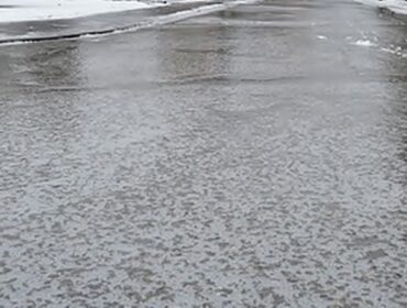 Zachowajcie ostrożność. Marznący deszcz powodujący gołoledź na terenie Płocka i powiatu płockiego