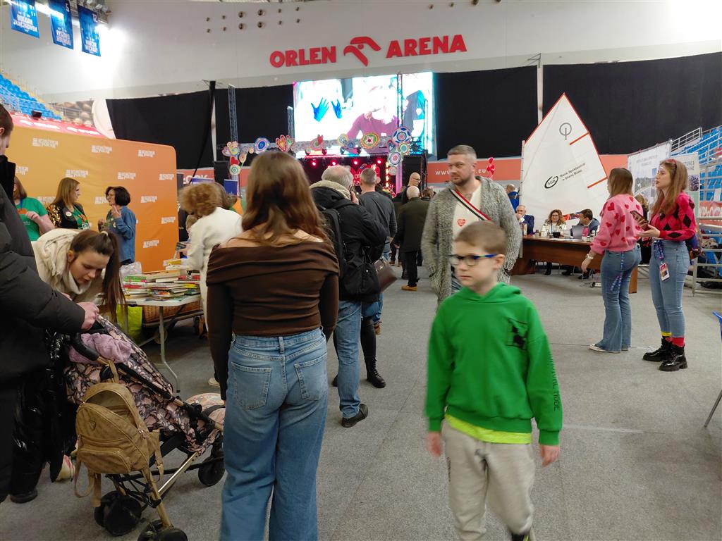 Setki osób, tysiące uśmiechów, atmosfera ciepła i serdeczności w płockiej Orlen Arenie. Jednym zdaniem: fenomen WOŚP trwa [FILM] [FOTO]