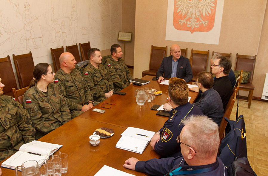Sytuacja na Wiśle jest cały czas monitorowana. Wojsko i straż obecne na posiedzeniu zespołu w płockim ratuszu