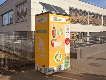 Olejomaty na ulicach Płocka wzorowo zdały egzamin. Najczęściej używany ze… złotą odznaką. Ile zużytego oleju oddano?