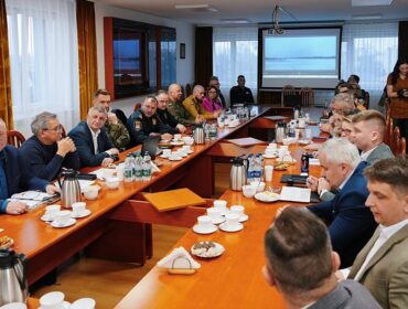 Wspólnie trzymają 'rękę na pulsie’. Ważne spotkanie w Płocku w sprawie sytuacji na Wiśle. Lodołamacze już w akcji