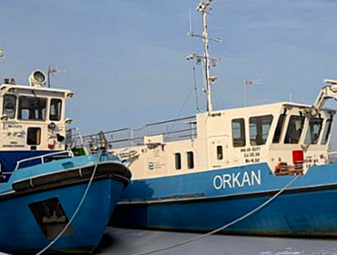 Lodołamacze na zbiorniku wodnym między Włocławkiem a Płockiem. Pokrywa lodowa na rzece to prawie 40 cm