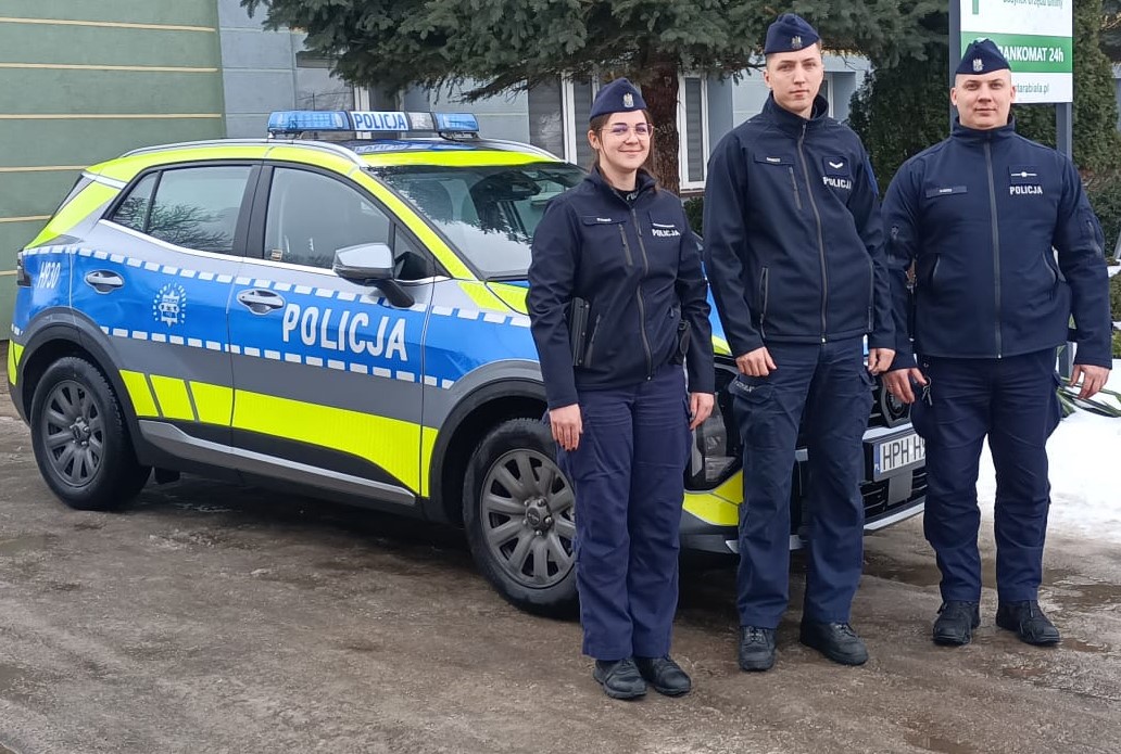 Dramatyczna walka o życie 50-latki. Kobieta wpadała do stawu przez przerębel. Na pomoc ruszyli policjanci z Gozdowa