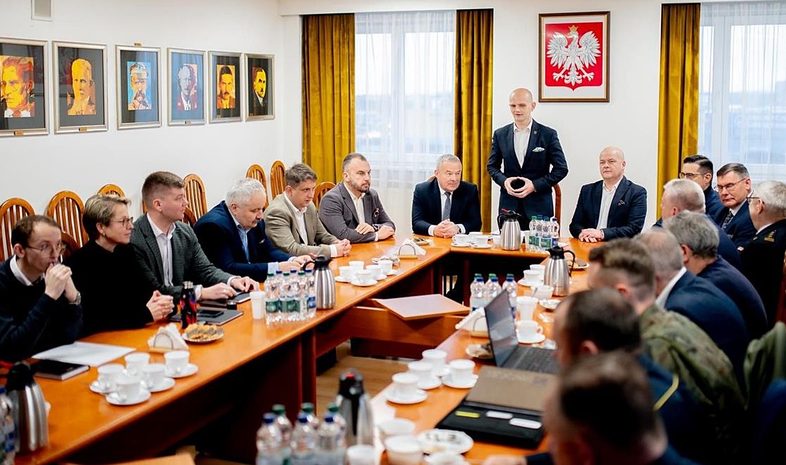 Wspólnie trzymają 'rękę na pulsie’. Ważne spotkanie w Płocku w sprawie sytuacji na Wiśle. Lodołamacze już w akcji