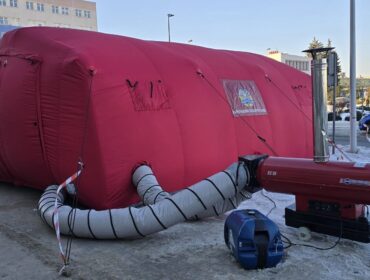 Ogrzewany namiot czynny całą dobę! W Płocku znajduje się przy ul. Otolińskiej