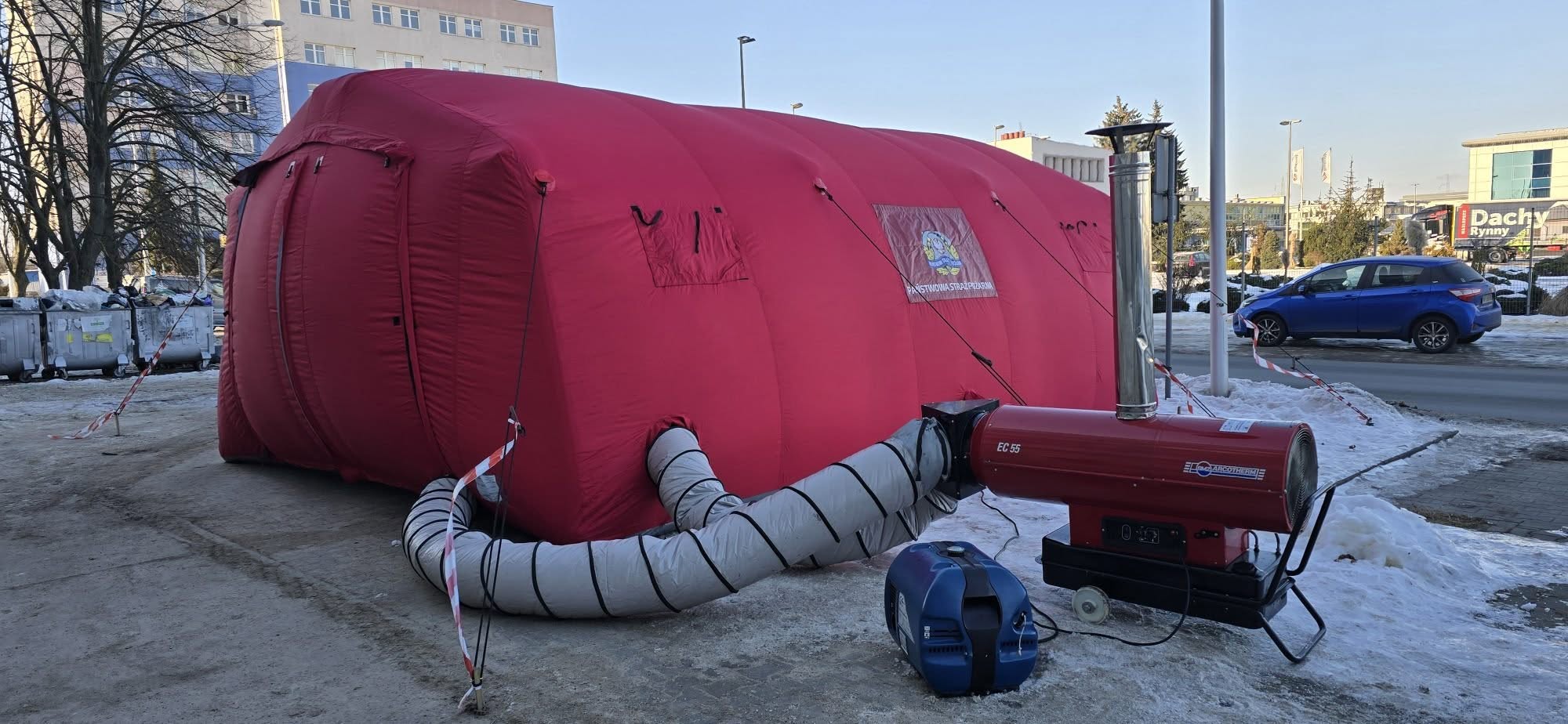 Ogrzewany namiot czynny całą dobę! W Płocku znajduje się przy ul. Otolińskiej