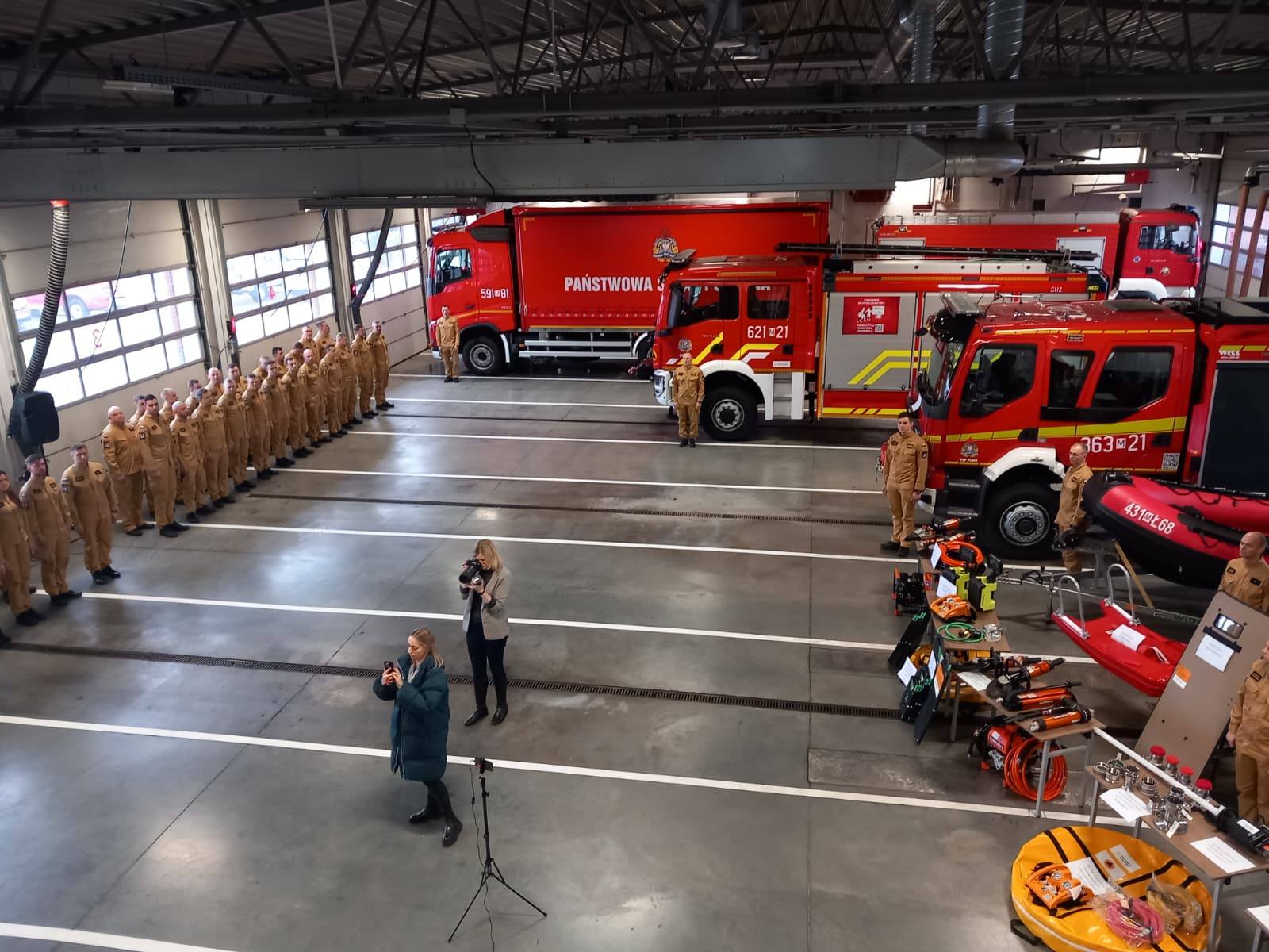 Strażacy z płockiej jednostki PSP bogatsi o nowoczesny sprzęt ratowniczo – gaśniczy. Pieniądze na zakup ze specjalnego programu [FOTO]