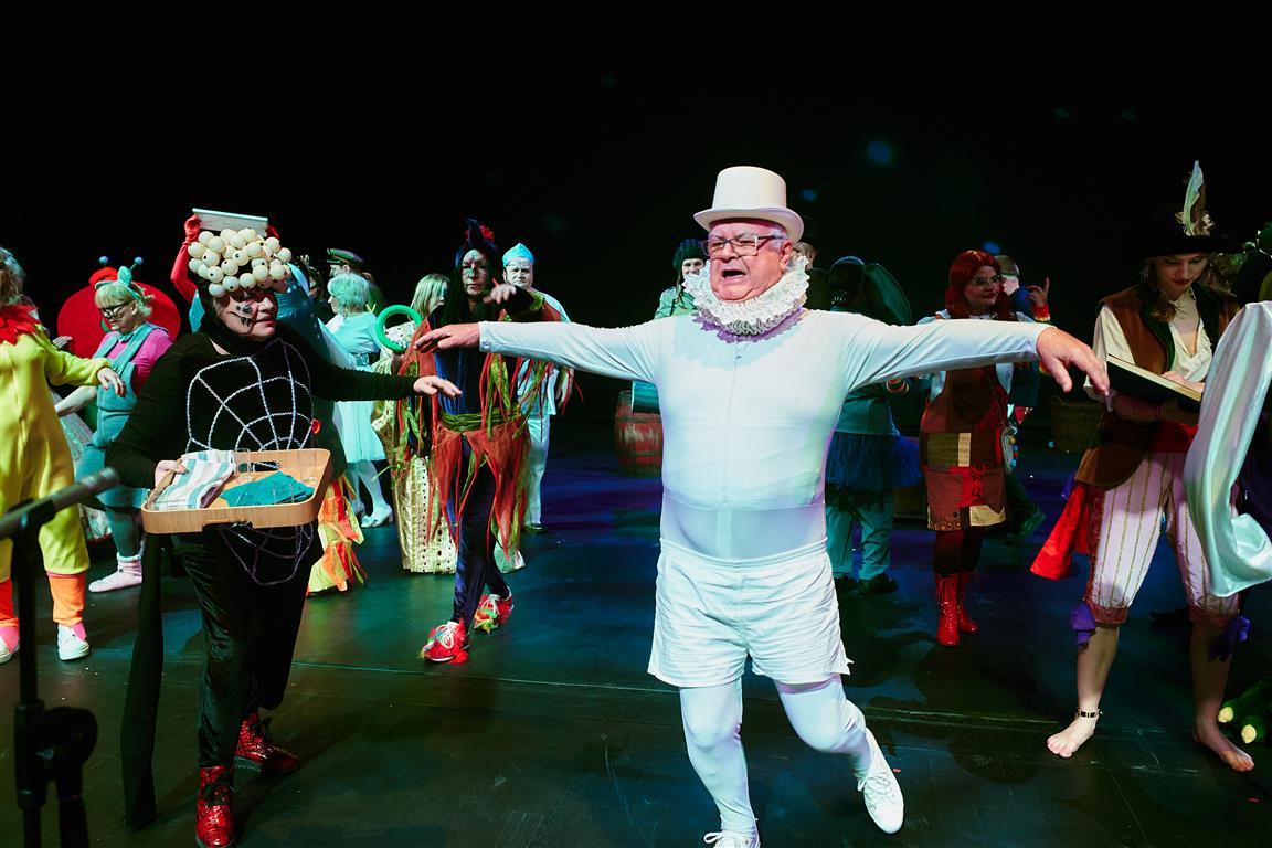 Na ten jeden wieczór zmieniają się nie do rozpoznania. I po prostu podbijają serca mieszkańców Płocka i okolic. Historia szopek noworocznych [FOTO]